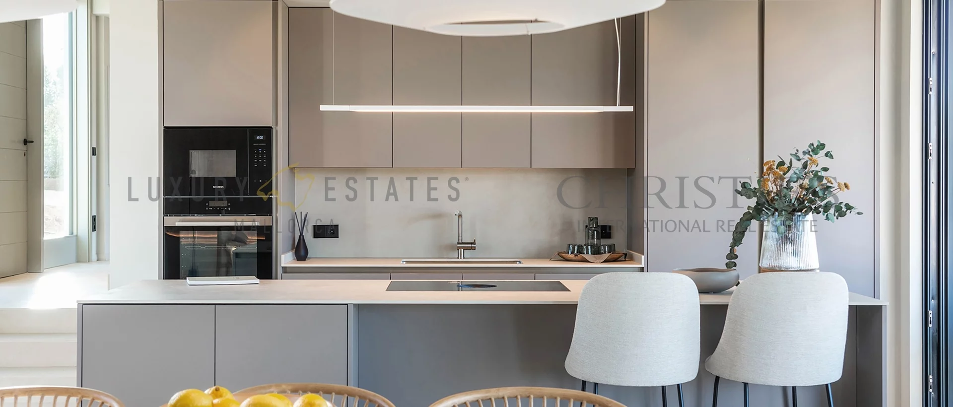 moderna villa de lujo con construcción sostenible de madera en venta en son gual 10