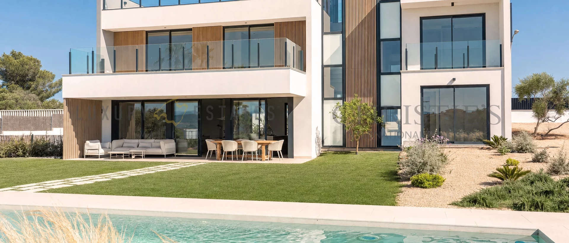 moderna villa de lujo con construcción sostenible de madera en venta en son gual 7