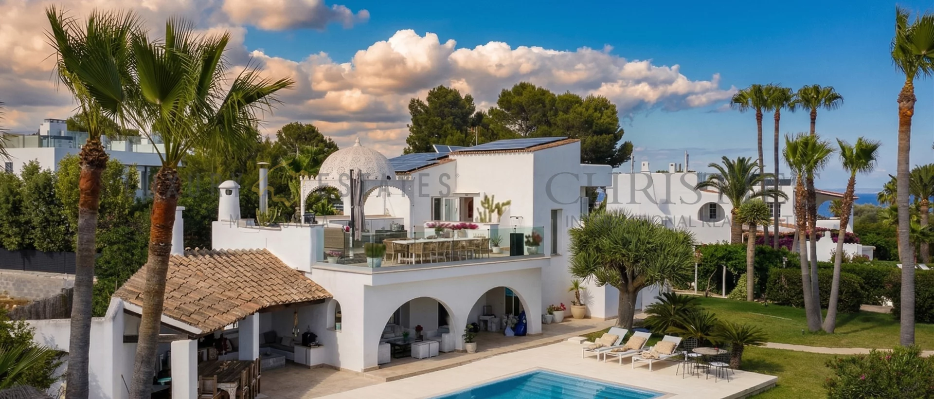 villa de estilo morisco en sol de mallorca con vistas parciales al mar 1