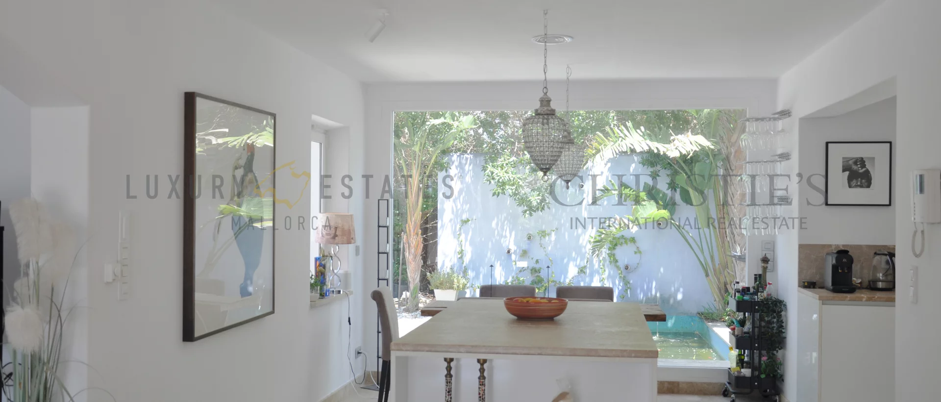 villa de estilo morisco en sol de mallorca con vistas parciales al mar 18