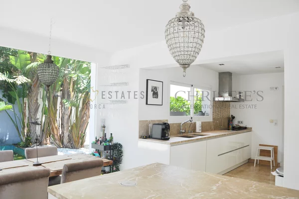 villa de estilo morisco en sol de mallorca con vistas parciales al mar 19