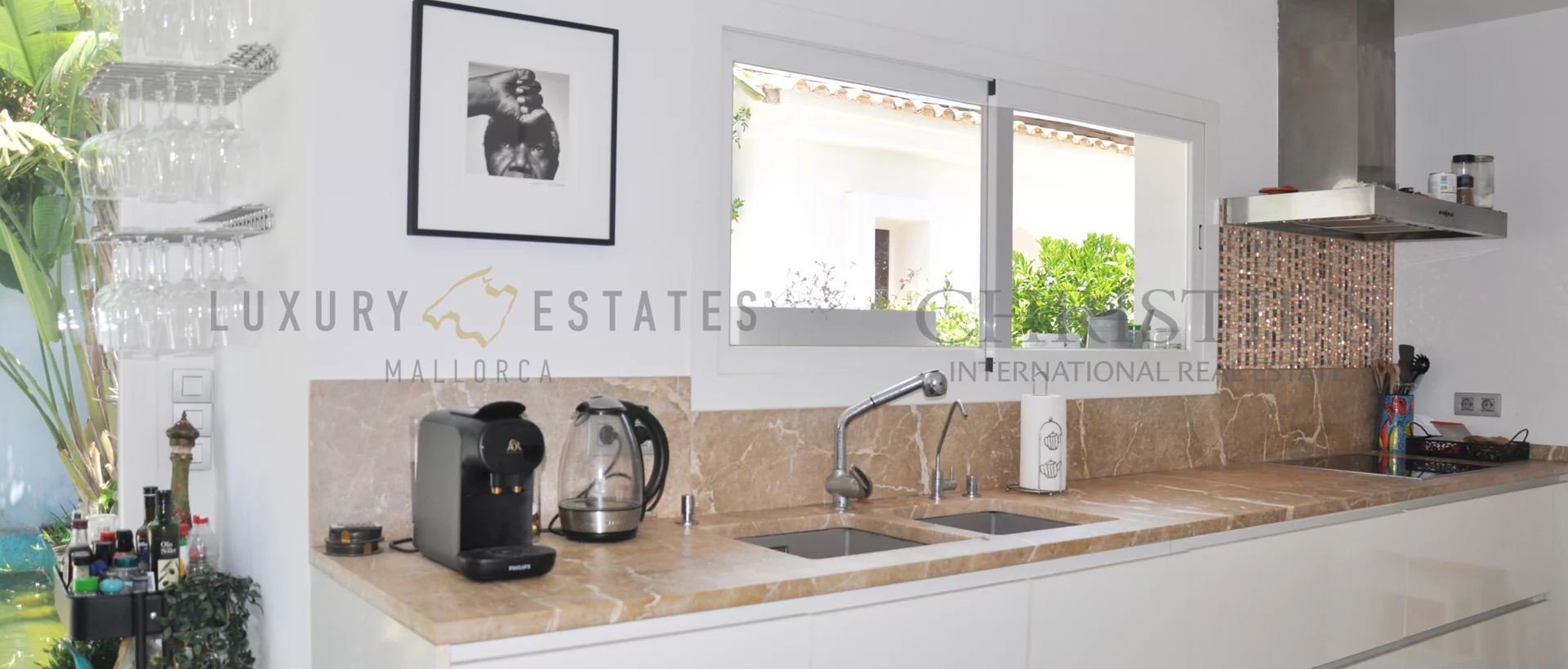 villa de estilo morisco en sol de mallorca con vistas parciales al mar 21