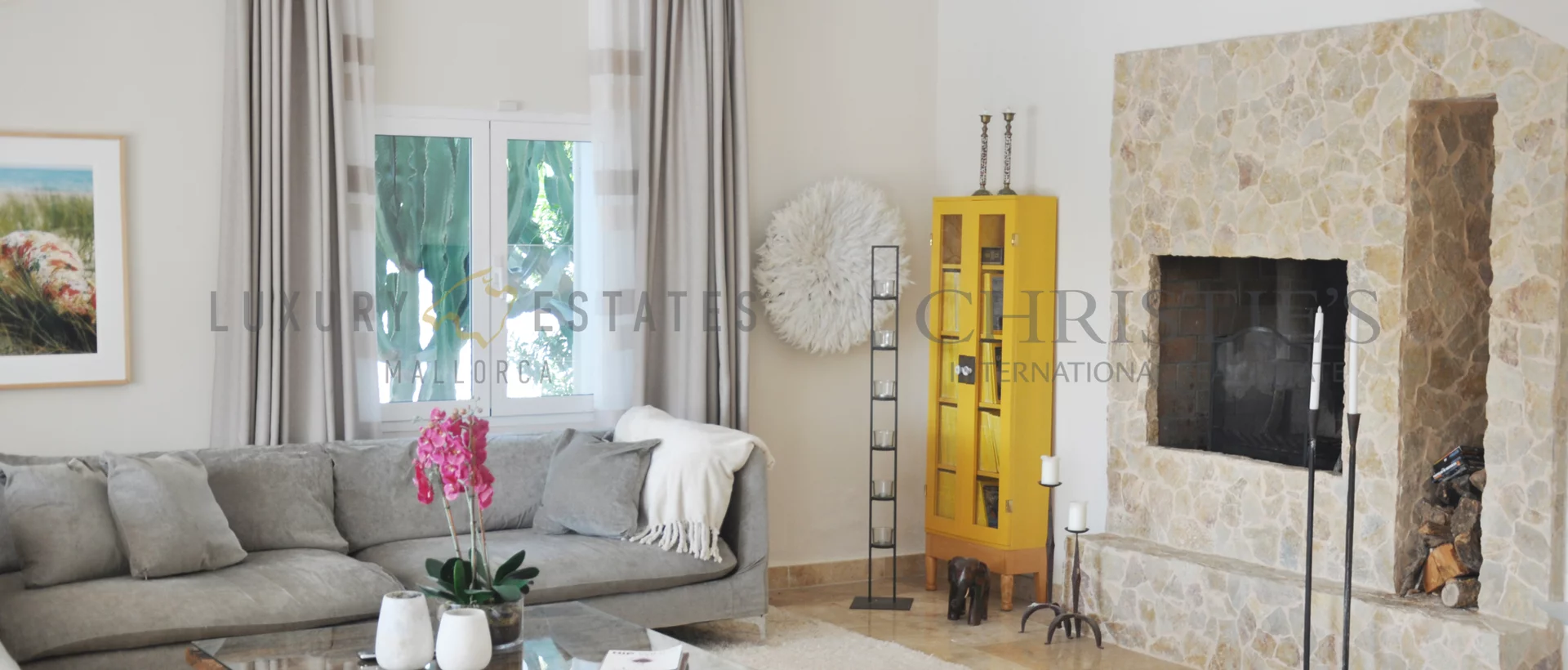 villa de estilo morisco en sol de mallorca con vistas parciales al mar 29