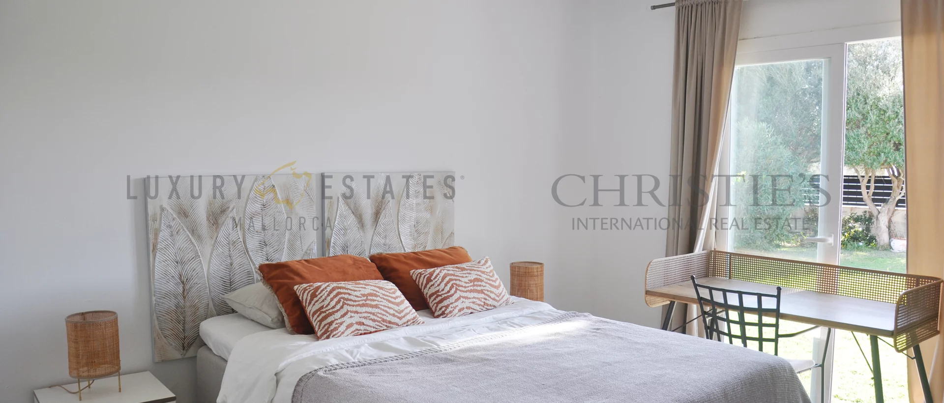 villa de estilo morisco en sol de mallorca con vistas parciales al mar 30