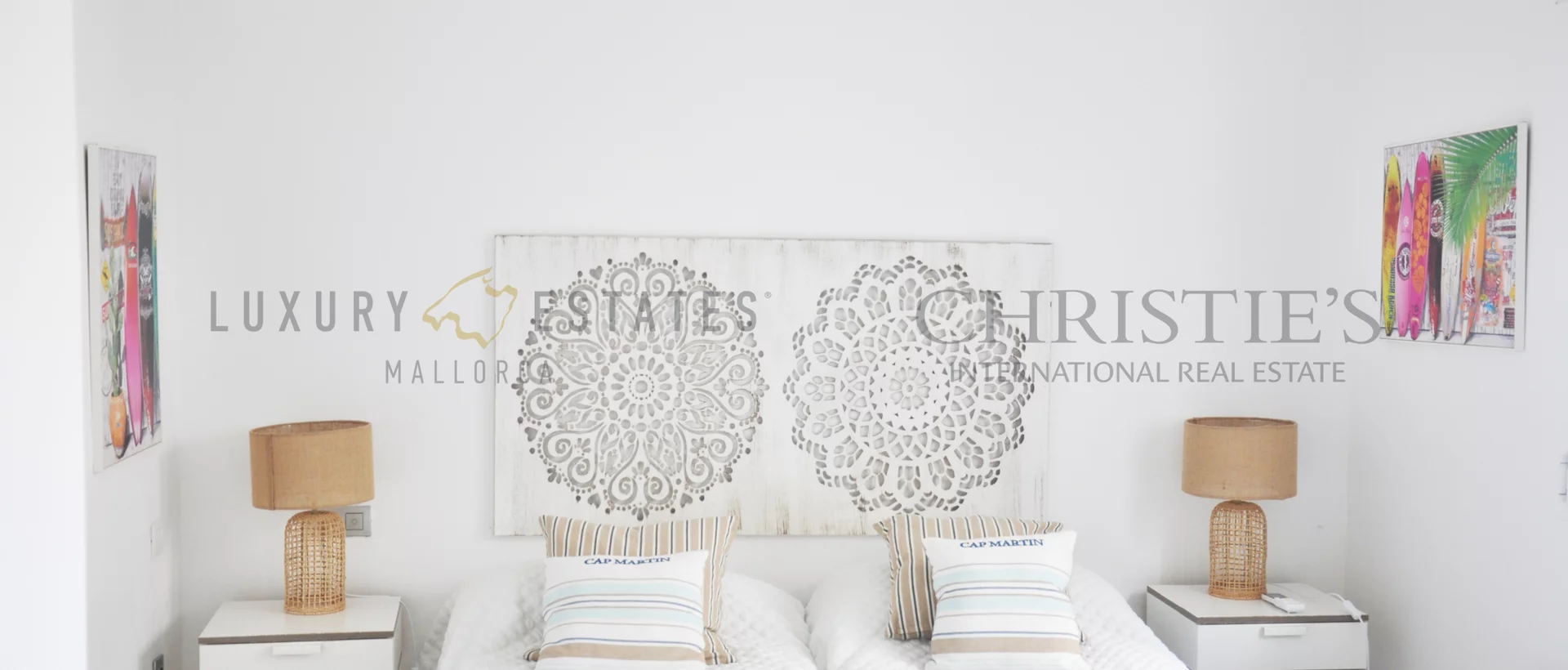 villa de estilo morisco en sol de mallorca con vistas parciales al mar 31