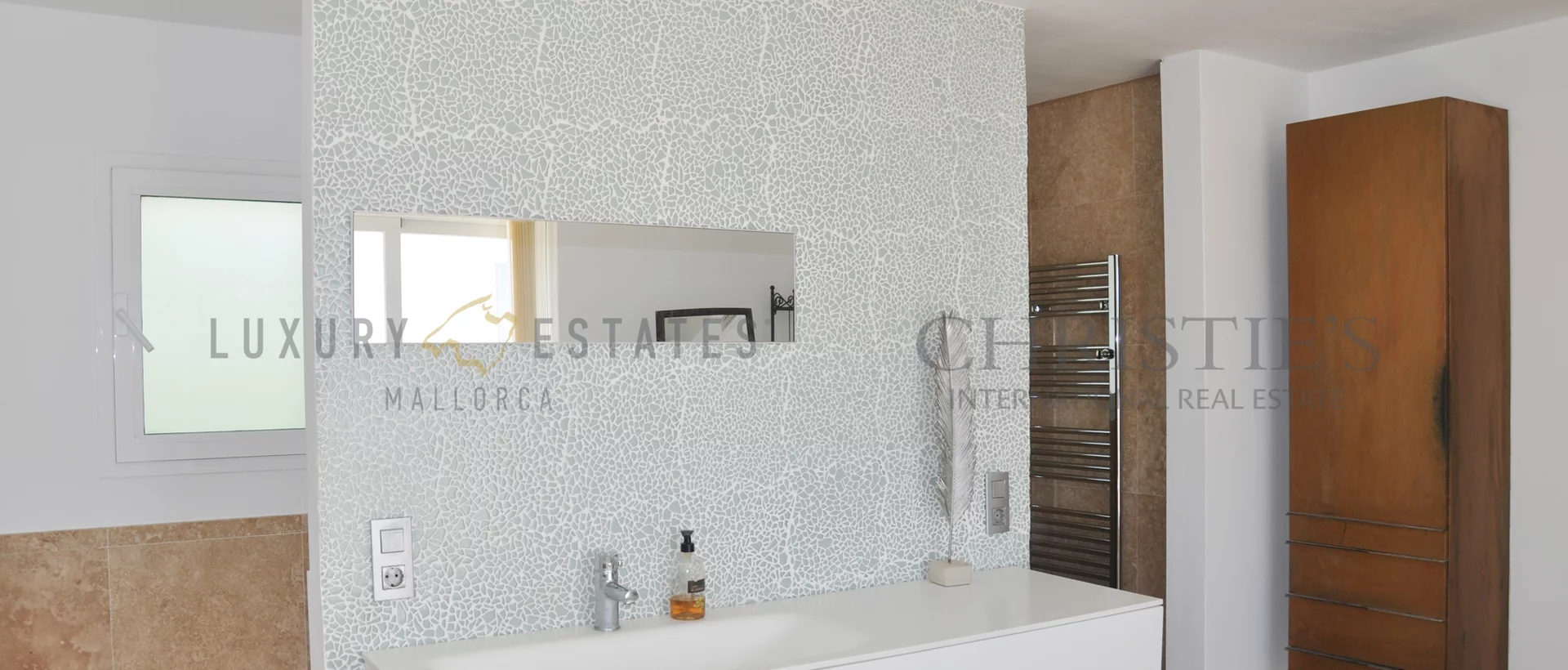 villa de estilo morisco en sol de mallorca con vistas parciales al mar 24