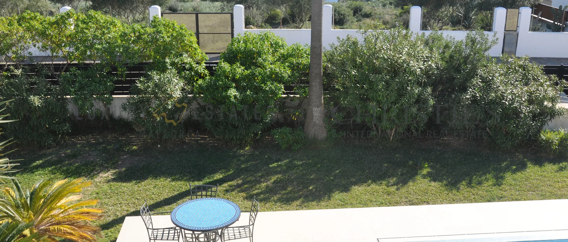 villa de estilo morisco en sol de mallorca con vistas parciales al mar 8