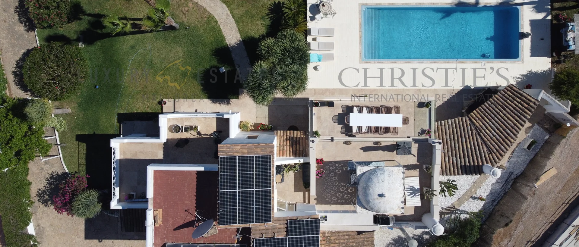 villa de estilo morisco en sol de mallorca con vistas parciales al mar 26