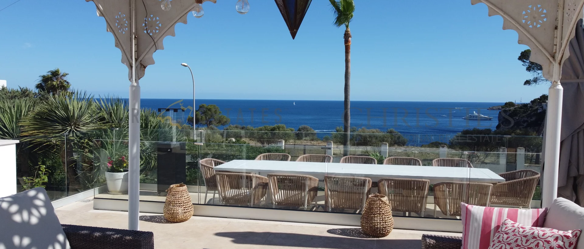 villa de estilo morisco en sol de mallorca con vistas parciales al mar 28