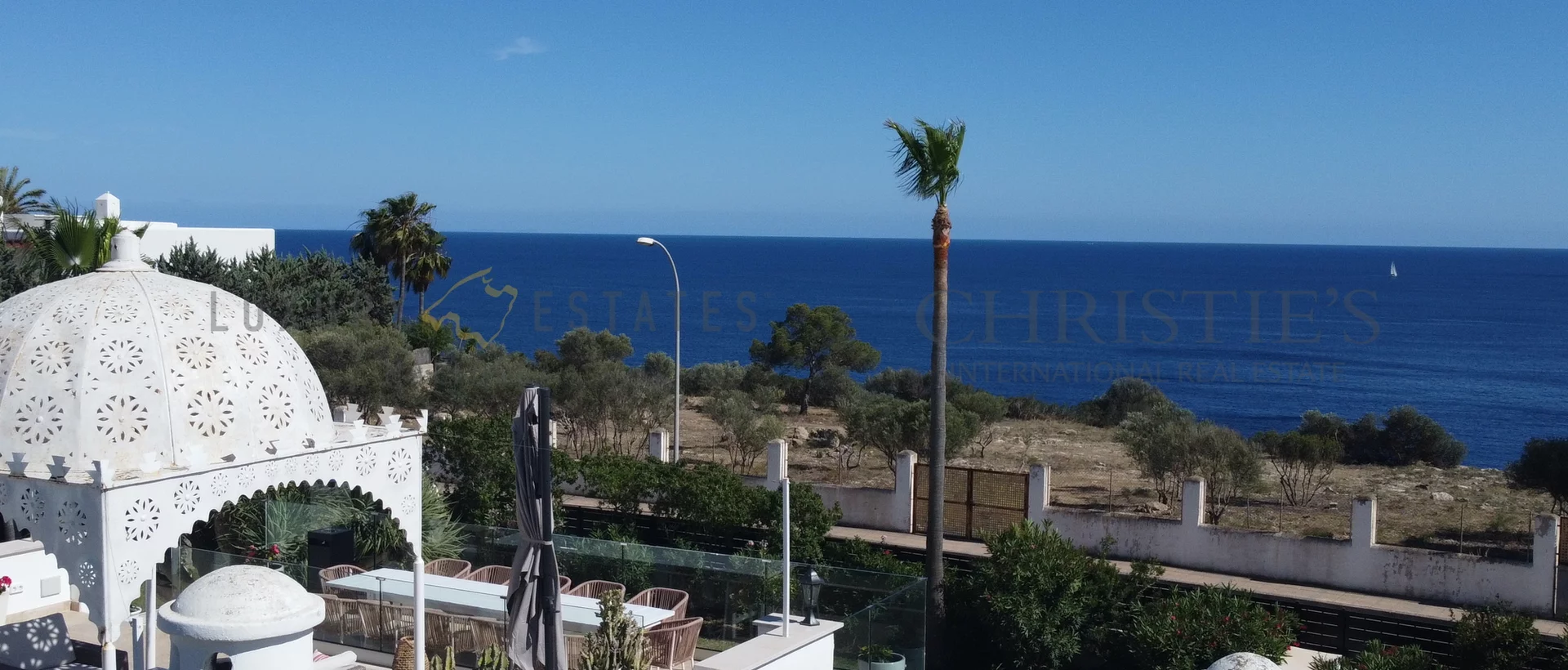 villa de estilo morisco en sol de mallorca con vistas parciales al mar 27