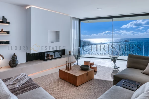 villa de lujo en santa ponsa en primera línea de mar, muy cerca de port adriano 3