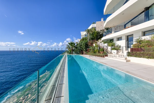 villa de lujo en santa ponsa en primera línea de mar, muy cerca de port adriano 1