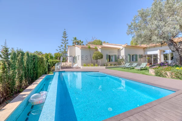 villa con piscina y jardin santa ponça 2