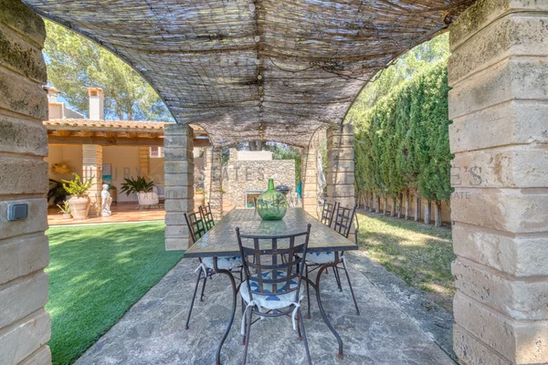 villa con piscina y jardin santa ponça 3