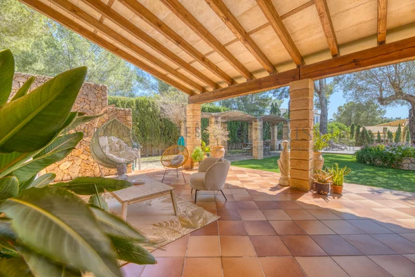 villa con piscina y jardin santa ponça 4