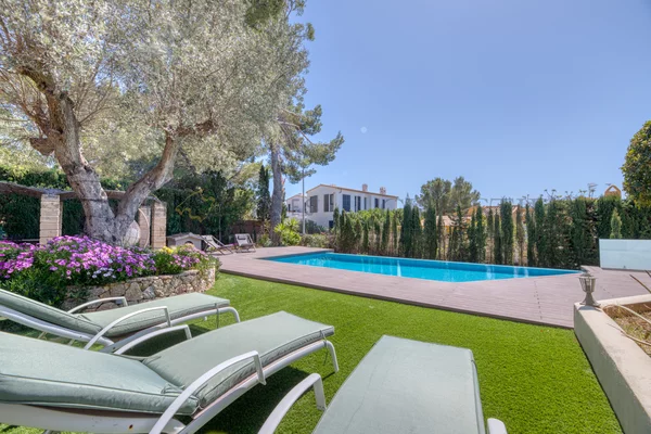 villa con piscina y jardin santa ponça 5