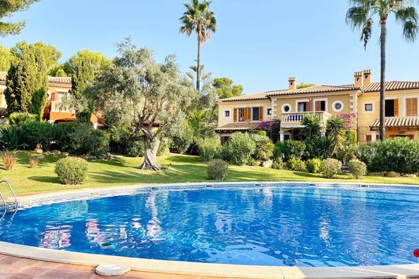 casa adosada de estilo mediterráneo en nova santa ponsa, en una atractiva urbanización residencial 20