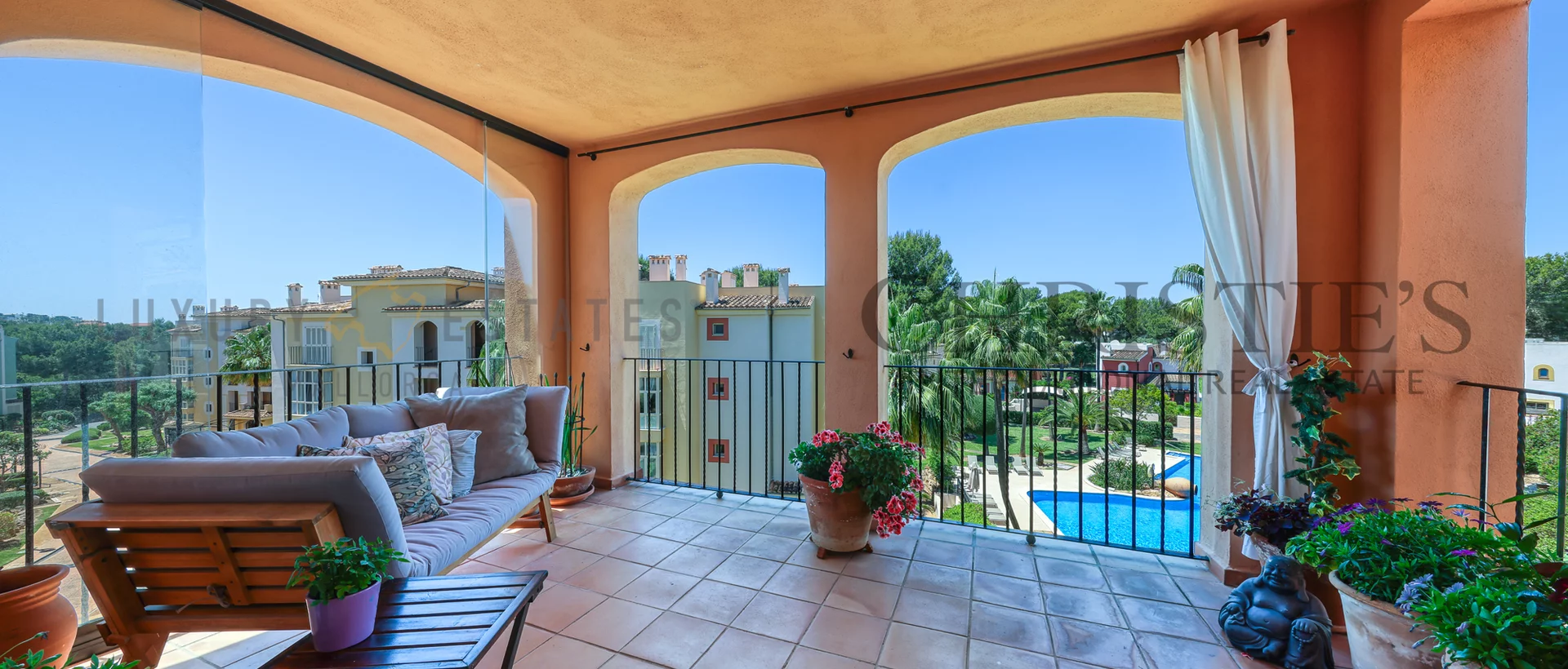 Ático en exclusiva comunidad residencial directamente en el campo de golf de santa ponsa