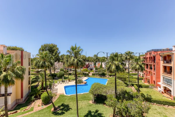 Ático en exclusiva comunidad residencial directamente en el campo de golf de santa ponsa