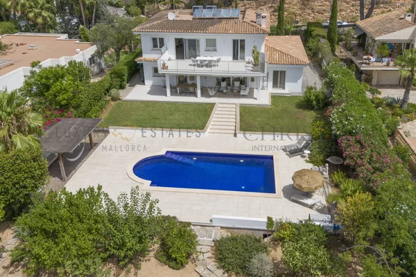 elegante villa en santa ponsa con piscina privada 33