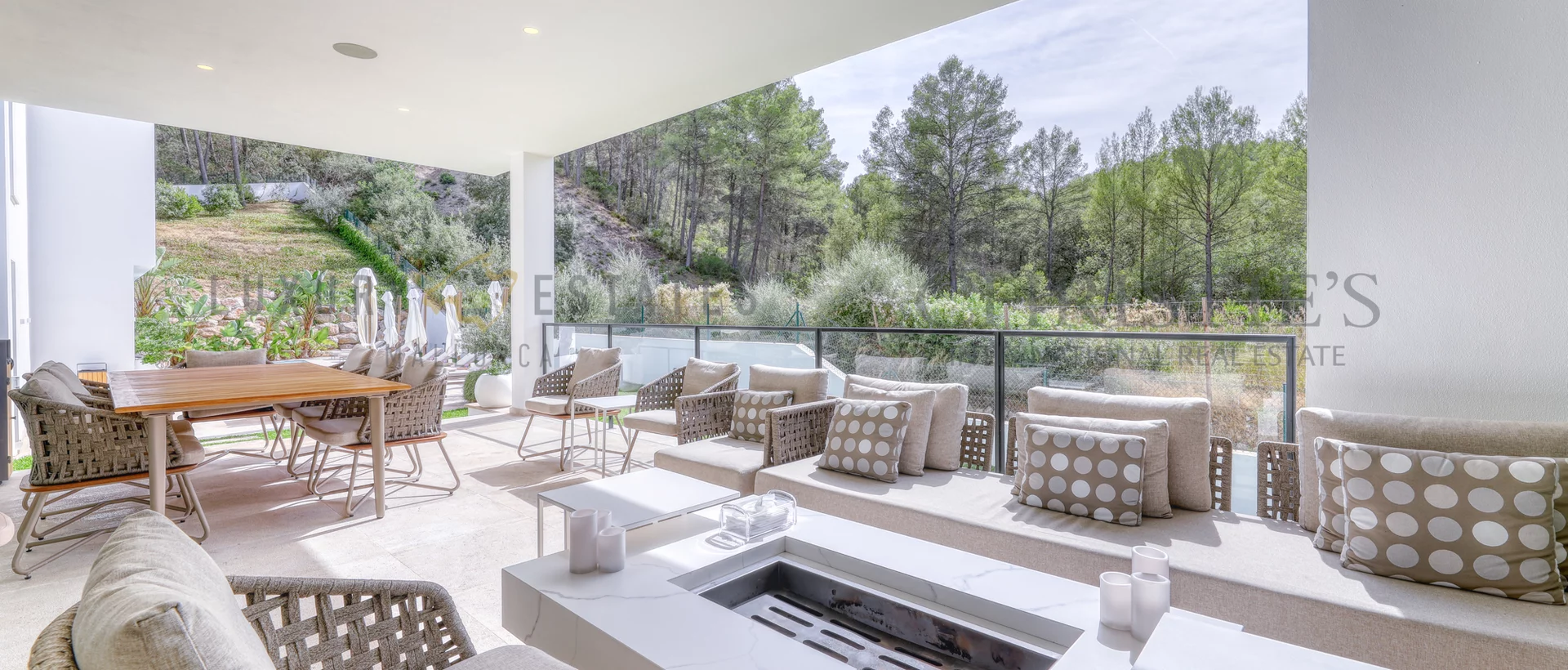 contemporary villa in son vida 7