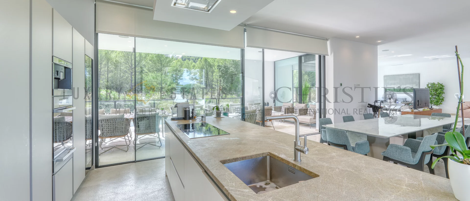 contemporary villa in son vida 9