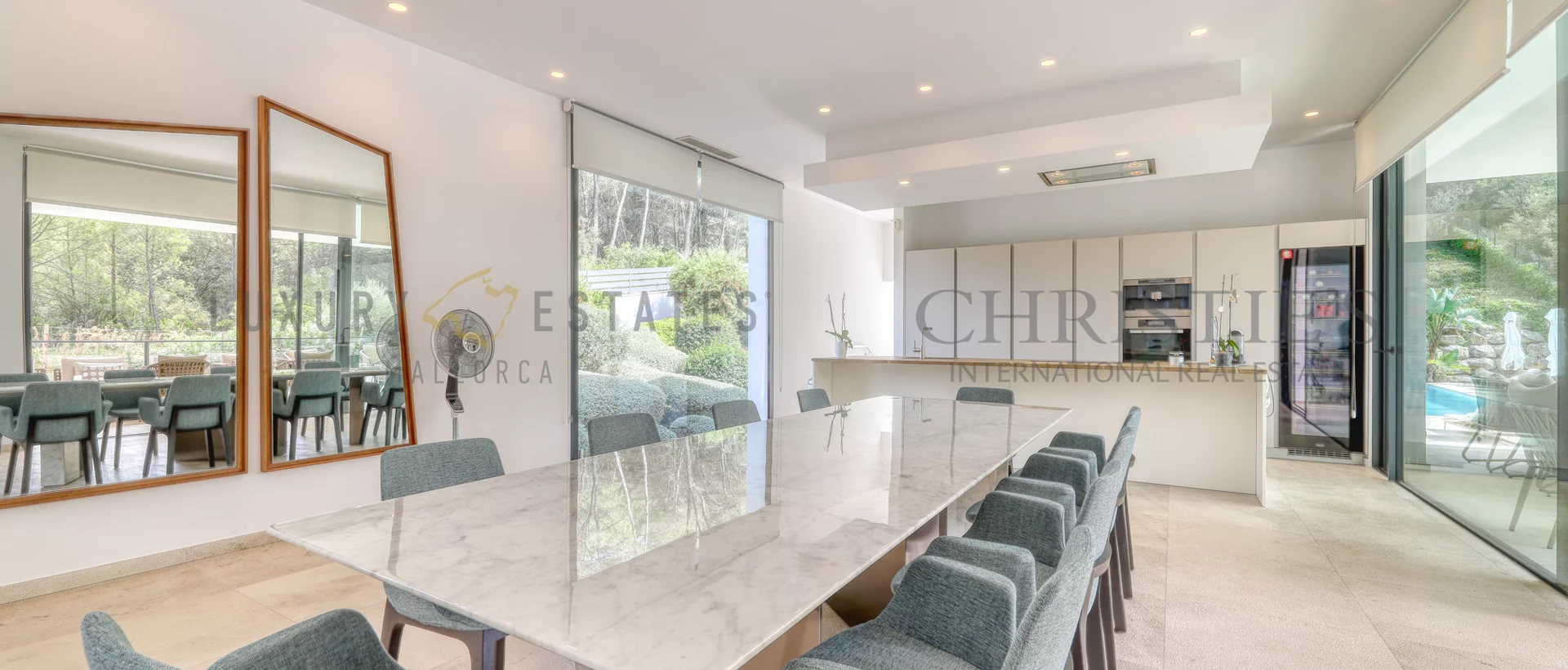 contemporary villa in son vida 10