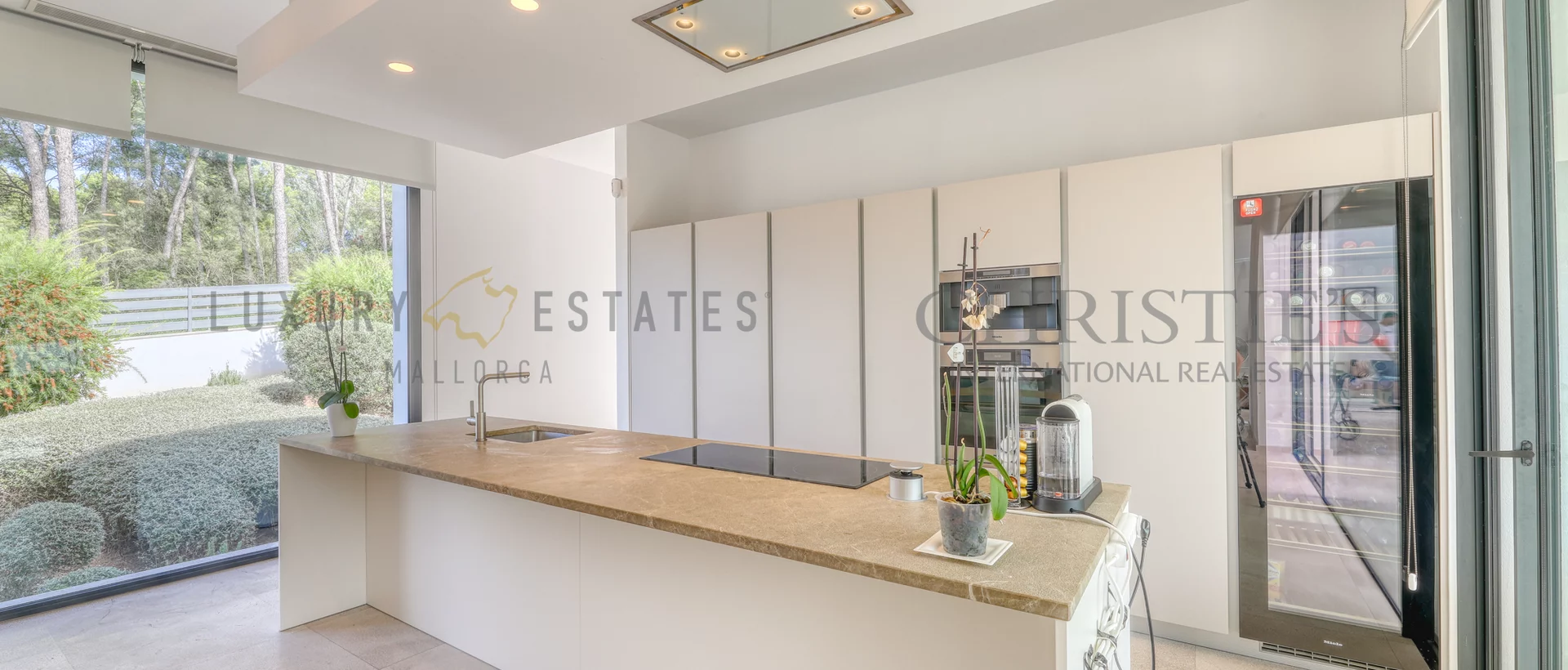 contemporary villa in son vida 11