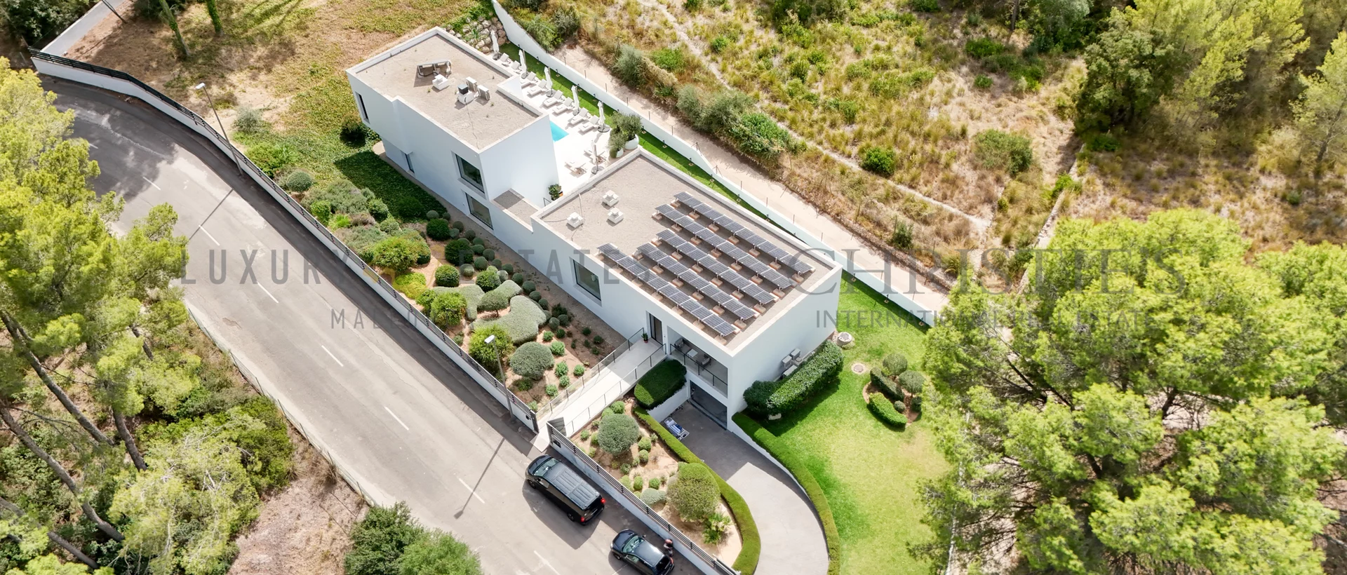 contemporary villa in son vida 13