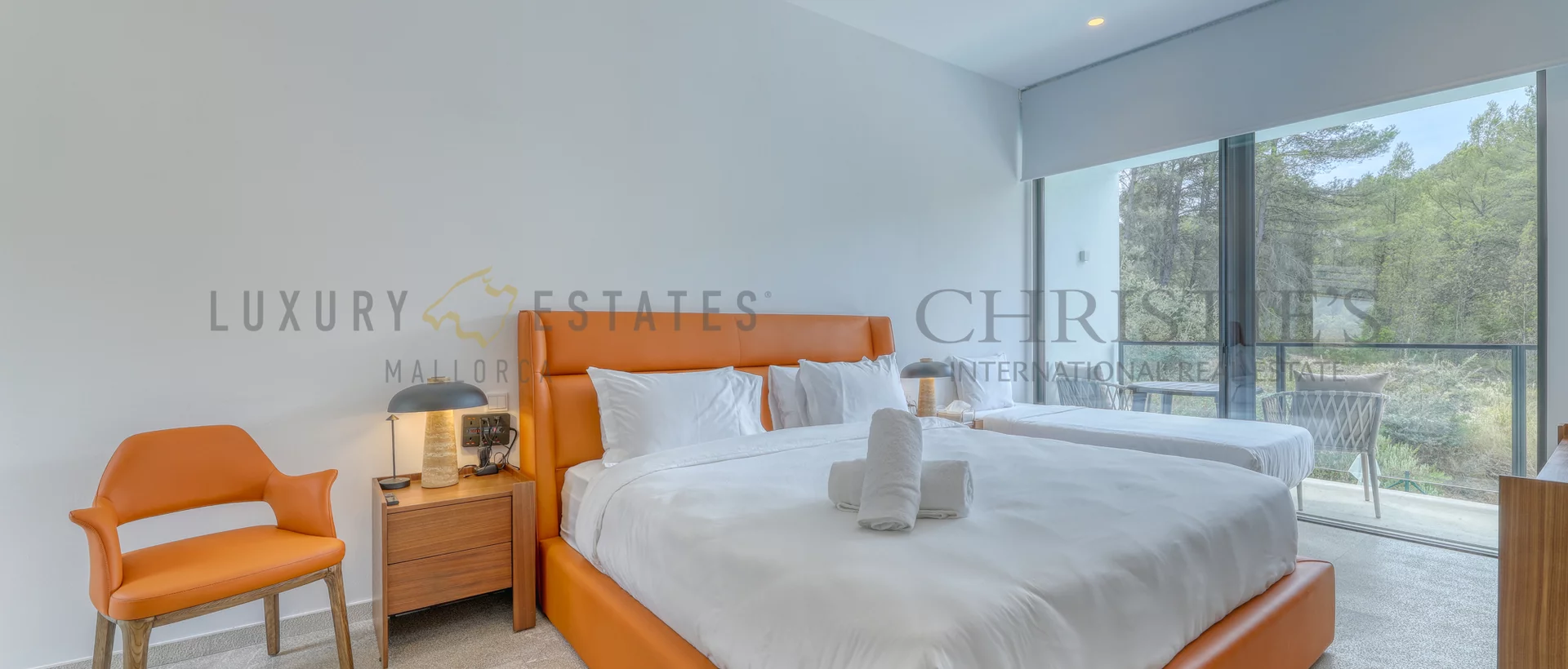 contemporary villa in son vida 14