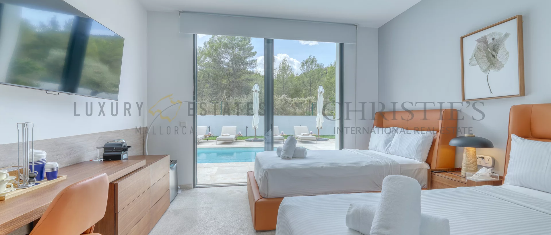 contemporary villa in son vida 16