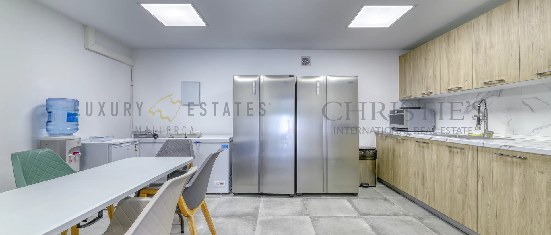 contemporary villa in son vida 22