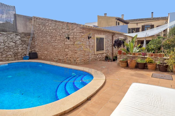 casa de pueblo en santanyi con piscina y opciones de desarrollo 2