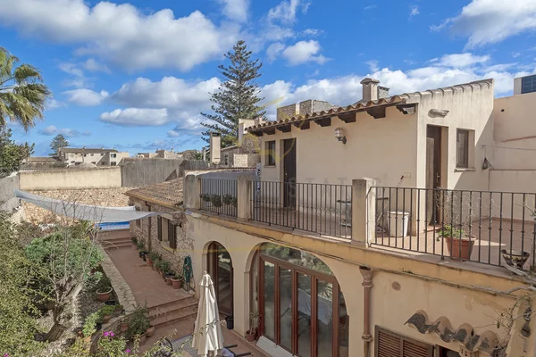 casa de pueblo en santanyi con piscina y opciones de desarrollo 1