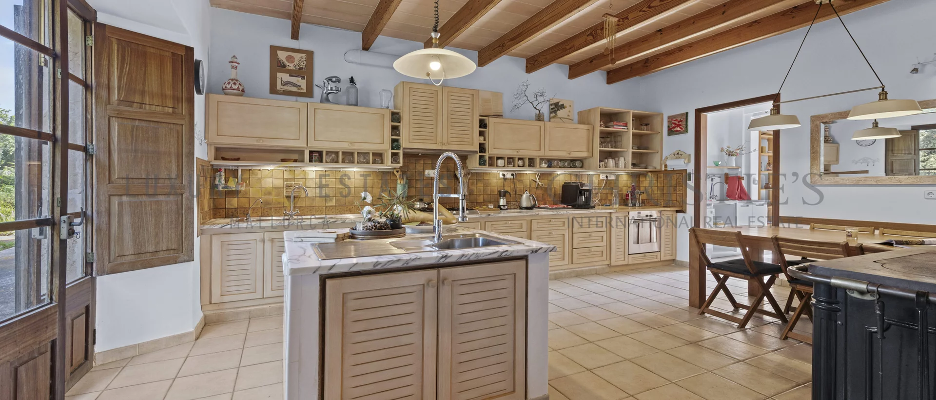 finca histórica de estilo rústico en santanyí  8