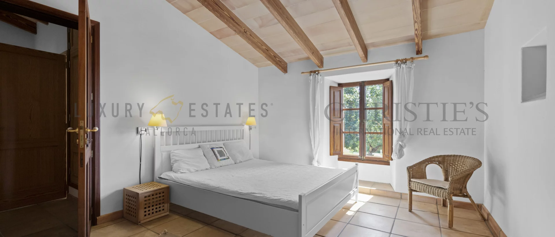 finca histórica de estilo rústico en santanyí  12