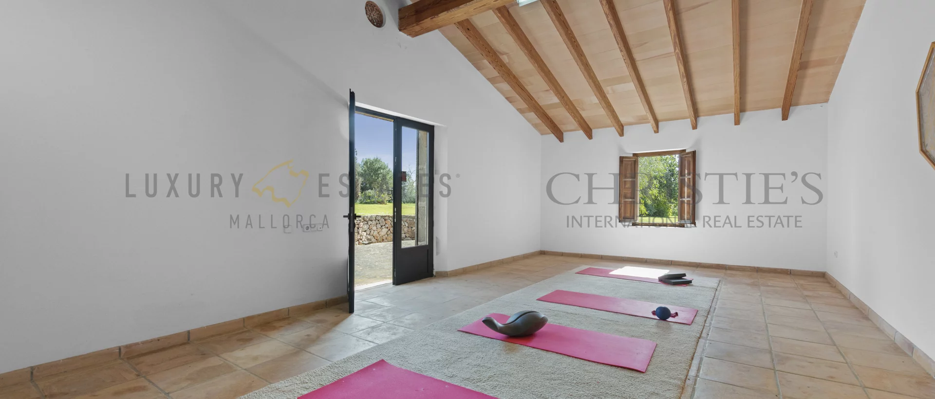 finca histórica de estilo rústico en santanyí  14