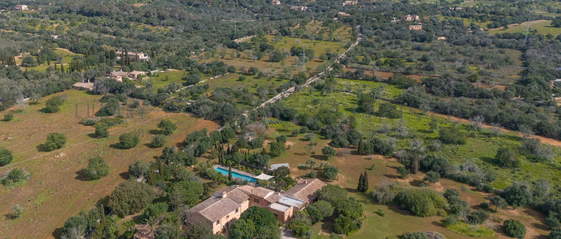 finca histórica de estilo rústico en santanyí  19