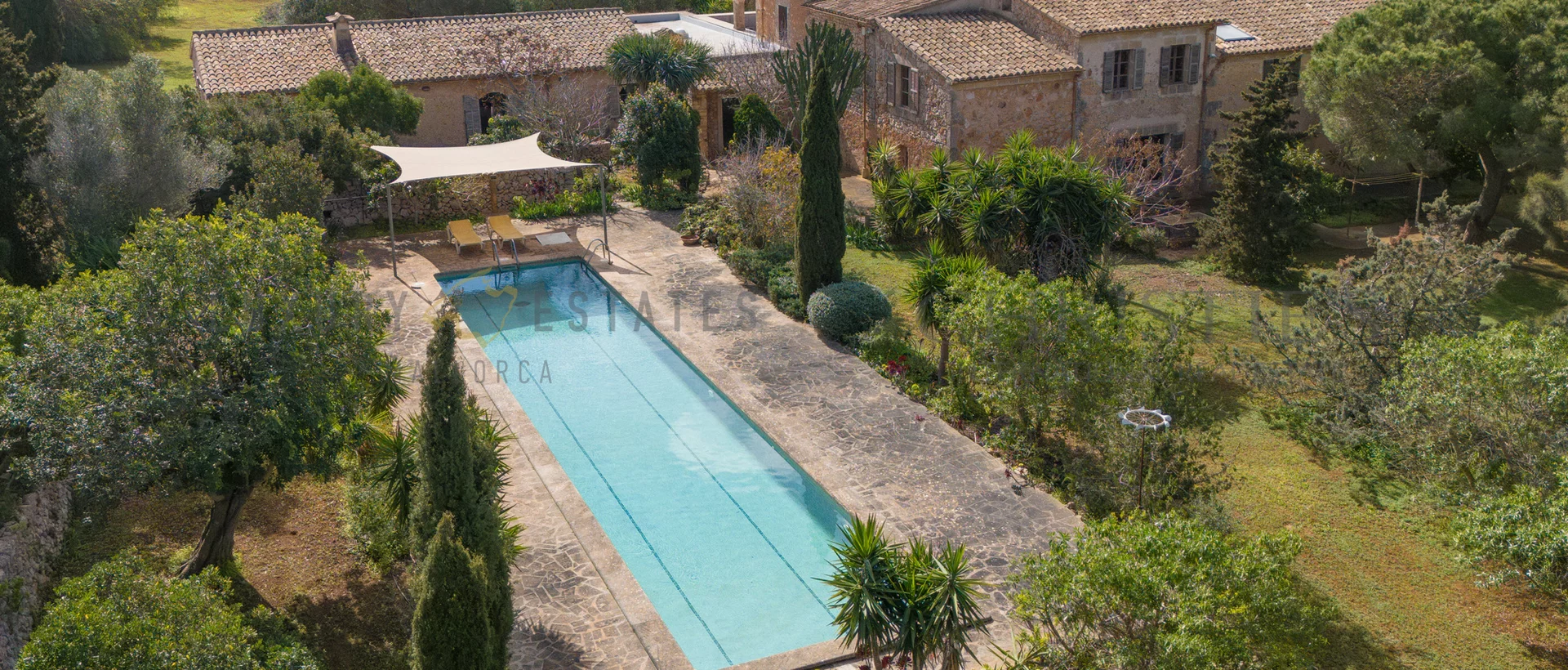 finca histórica de estilo rústico en santanyí  21