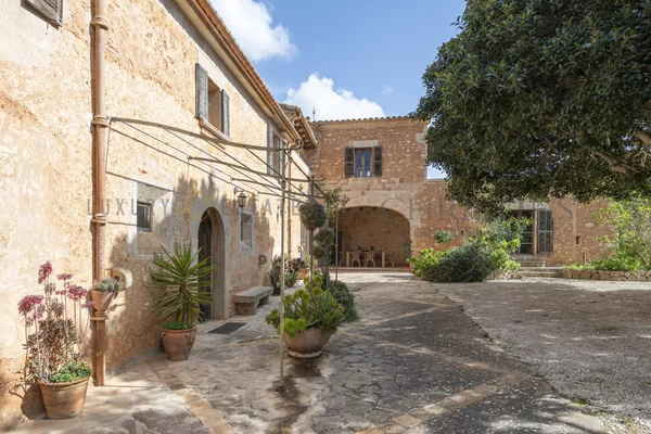 finca histórica de estilo rústico en santanyí  3