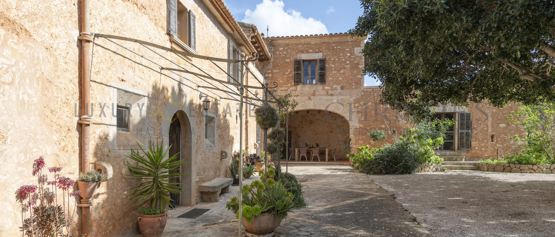 historic rustic finca in santanyi  3