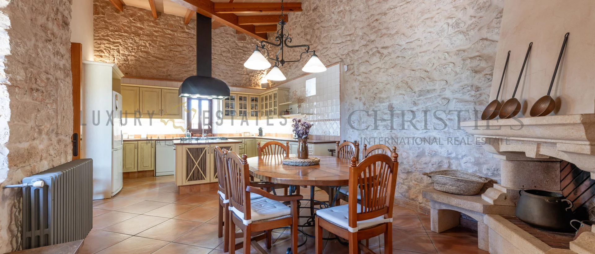 country house in centre of santanyi with rental license