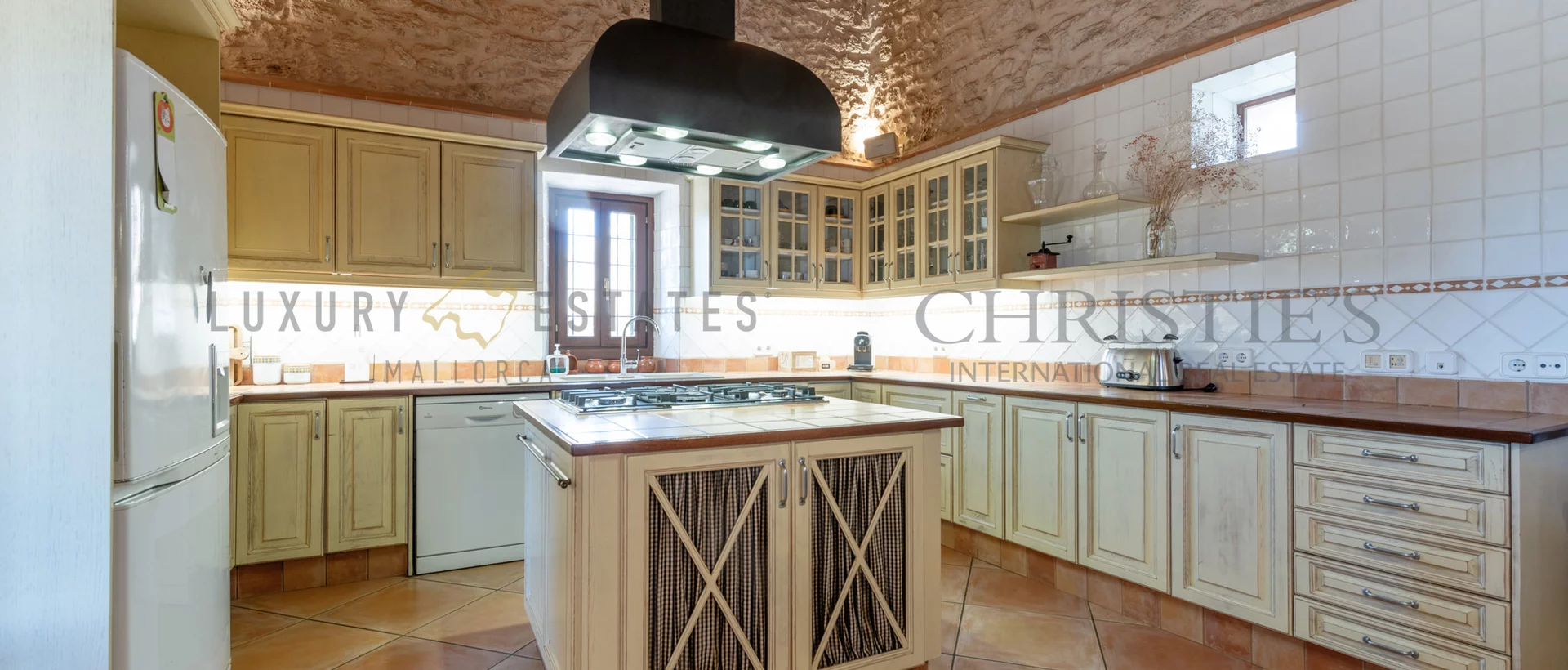 country house in centre of santanyi with rental license