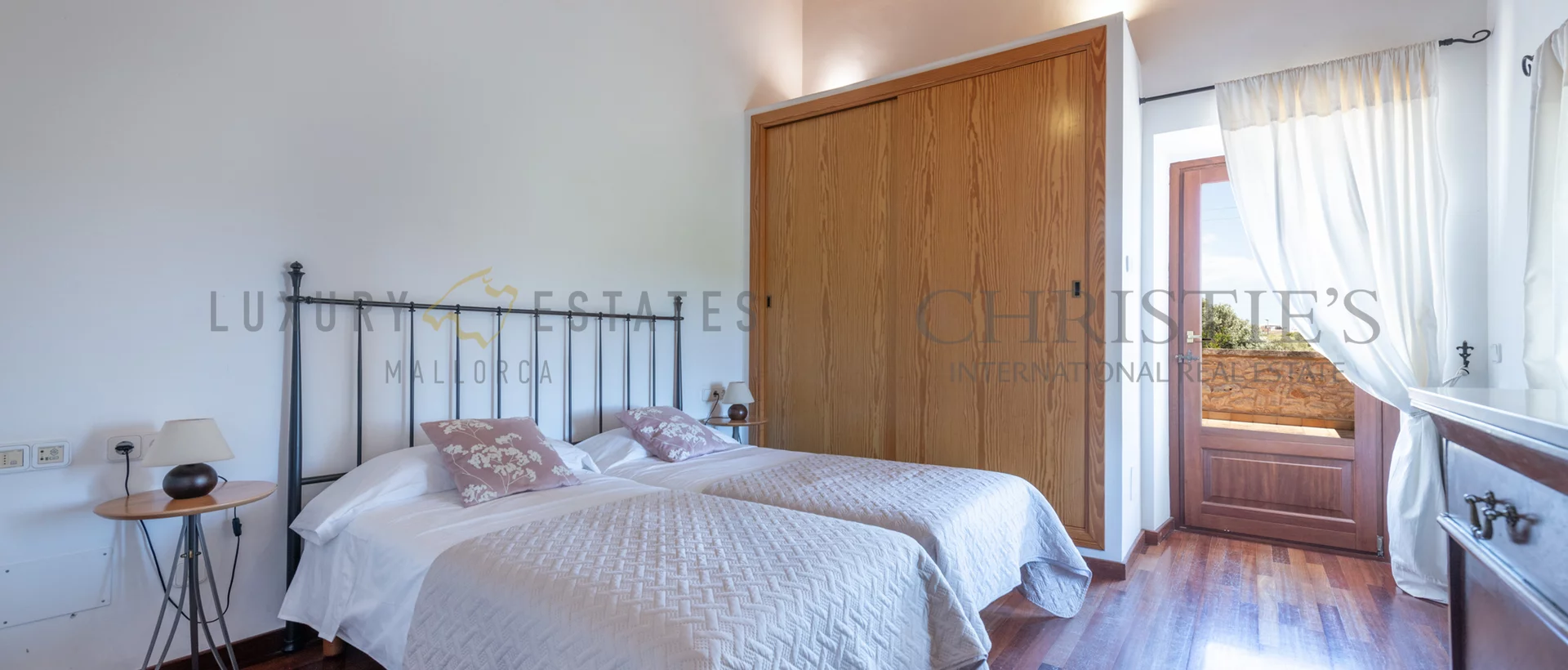 country house in centre of santanyi with rental license