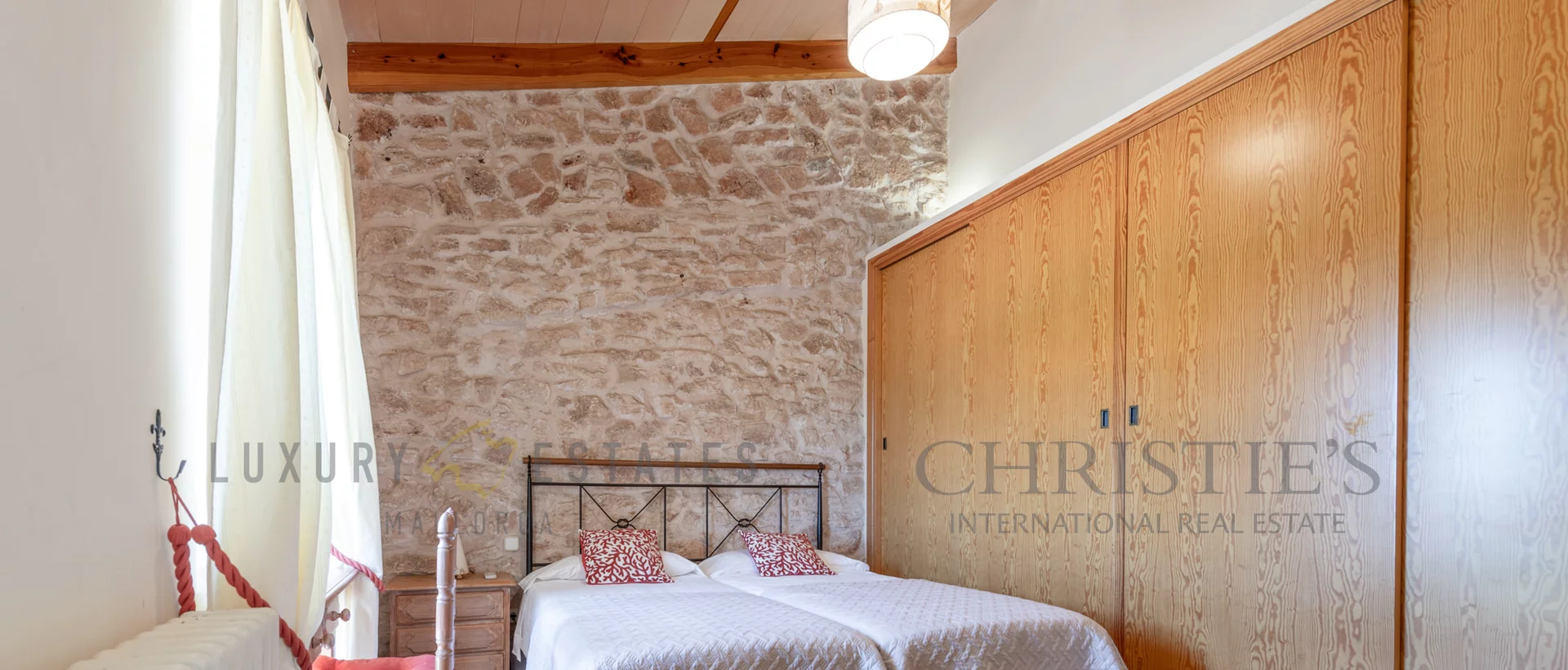 country house in centre of santanyi with rental license