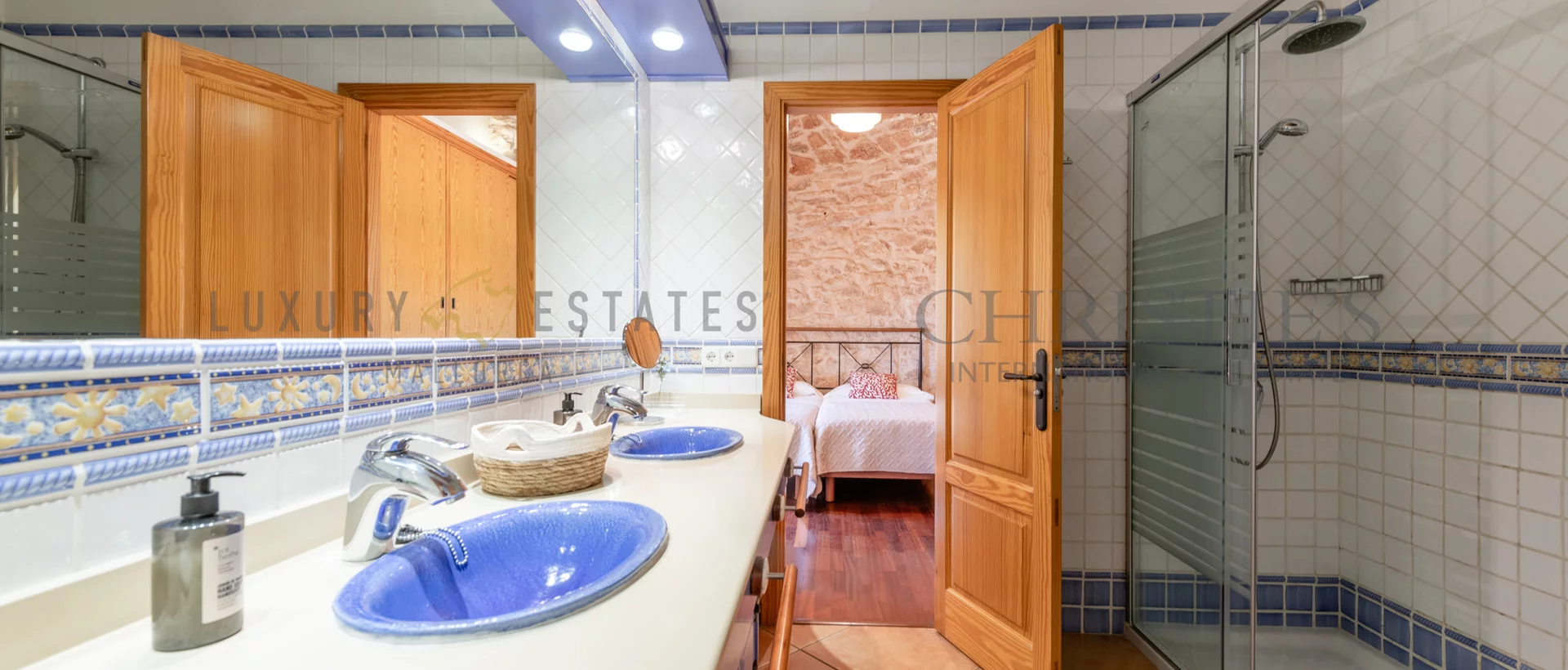 country house in centre of santanyi with rental license