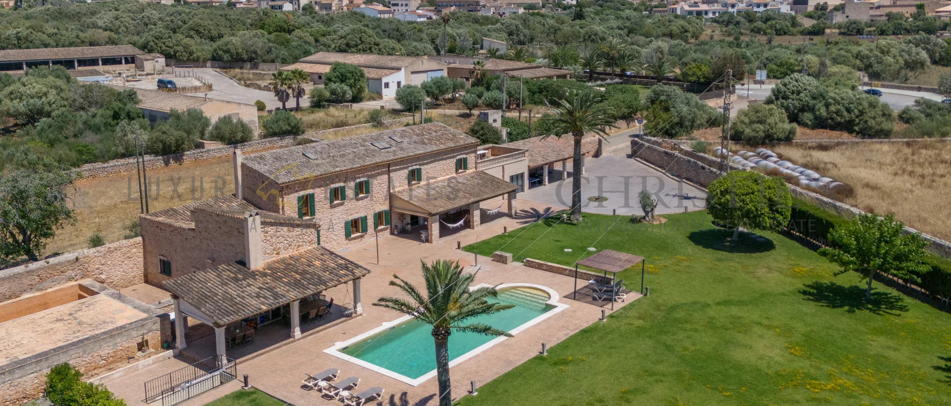 country house in centre of santanyi with rental license