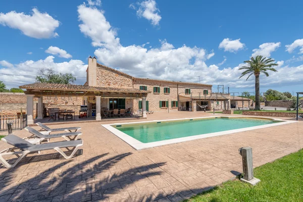 finca en el centro de santanyi con licencia de alquiler
